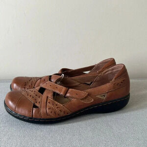 Clark’s bendables shoes size 8M leather upper light brown
